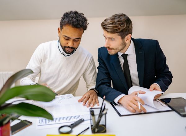 Responsable de communication à l'international. Maîtrise de l'anglais. à Paris